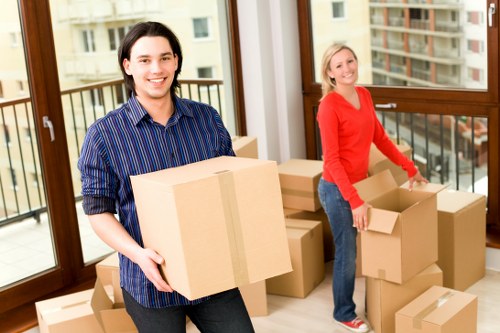 Efficient packing and storage for home items in Elephant and Castle